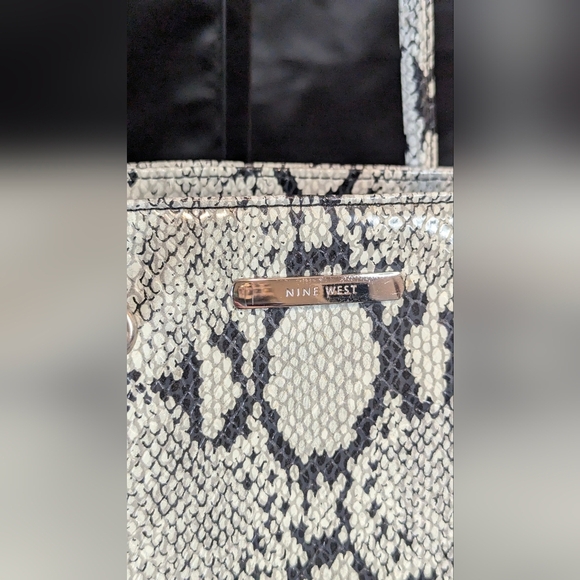 Nine West Tote Faux Leather Python Snakeskin Black Grey Shoulder Bag Compartment - Picture 2 of 7